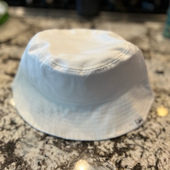 UNISEX Draftkings Summer Lot : Embroidered Beach Tote Bag and bucket hat. - Picture 8 of 9